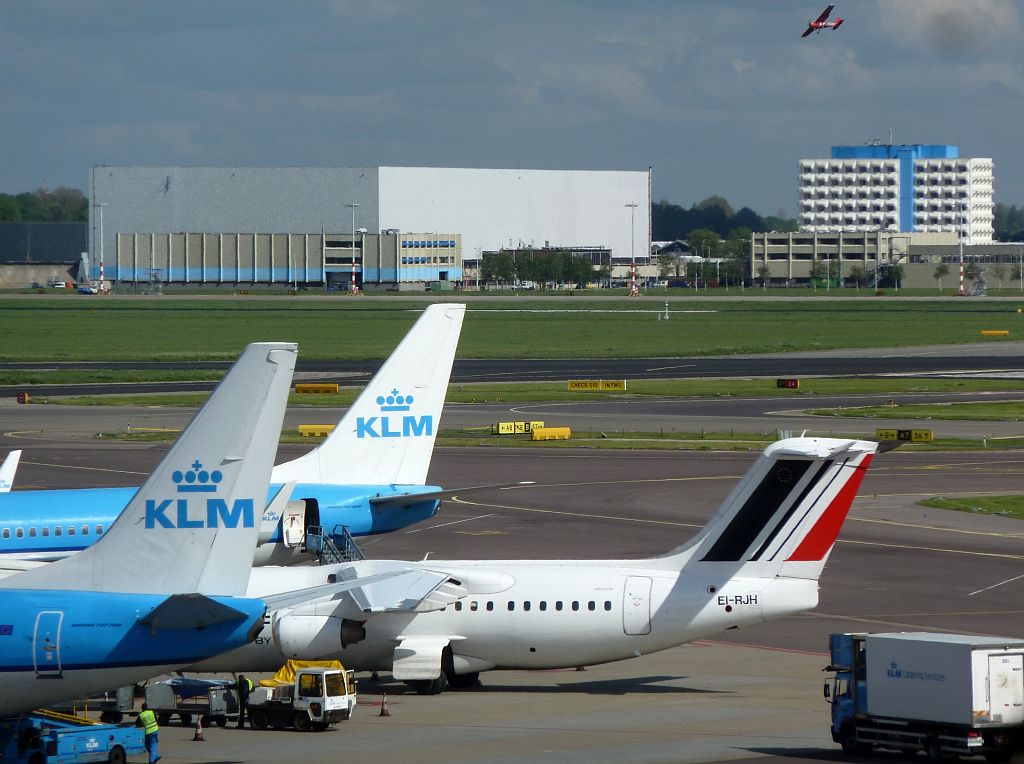 C-D Platform - EI-RJH BAE Systems Avro 146-RJ85 - Amsterdam